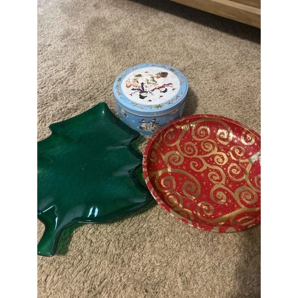 Christmas serving and tin